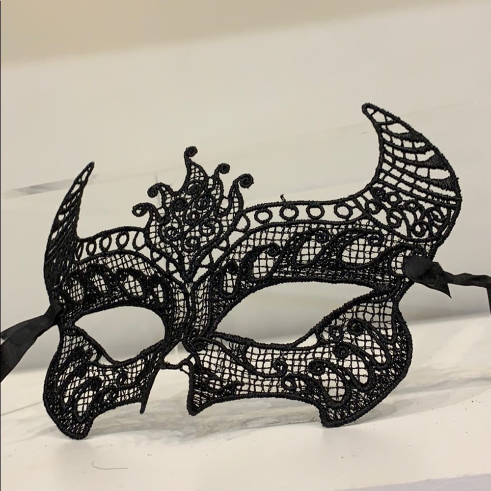 Black Magic Mystery Masquerade Lace Mask